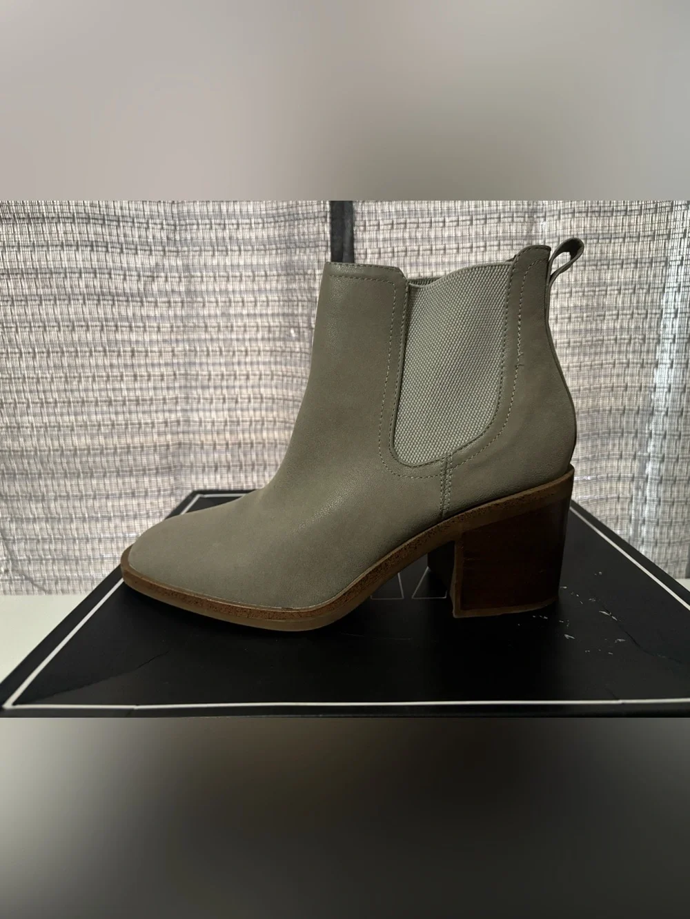 N/A gorgeous taupe